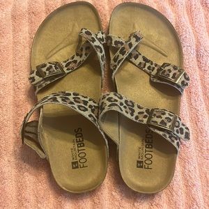 Cheetah Print, White Mountain FootBeds, size 8.